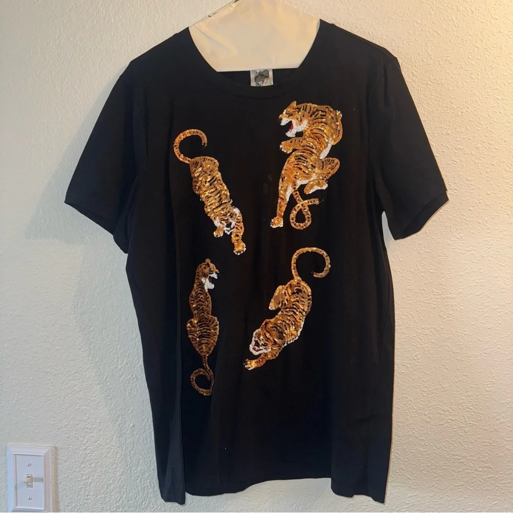 Queen of Sparkles Crawling Tigers Tee. - Picture 2 of 5
